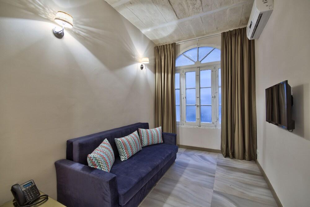 The British Suites Βαλέτα Εξωτερικό φωτογραφία